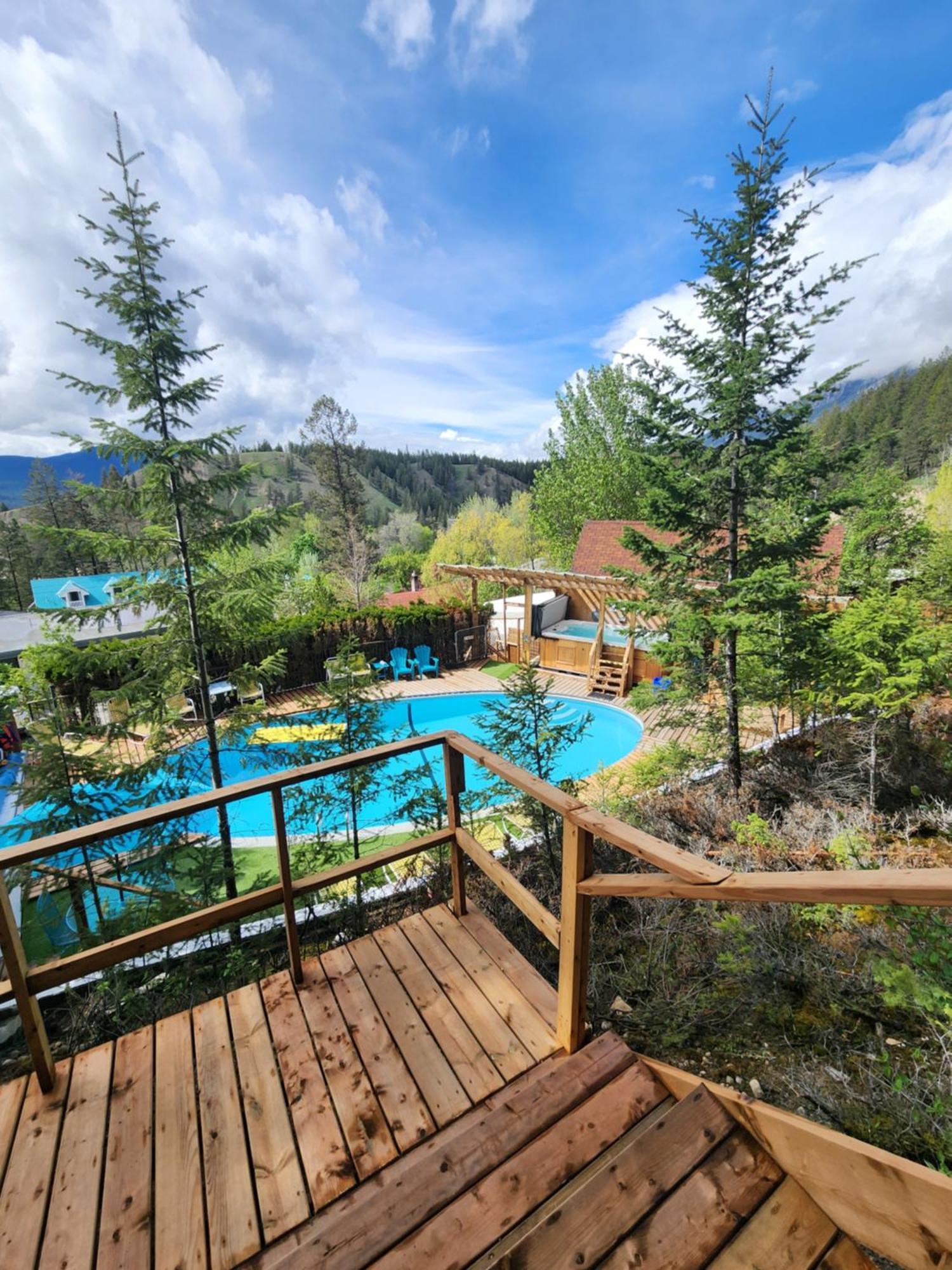 Motel Tyrol Radium Hot Springs Dış mekan fotoğraf