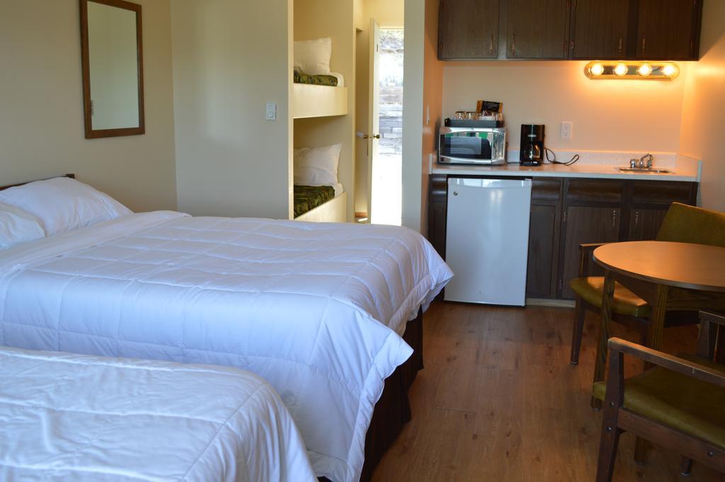 Motel Tyrol Radium Hot Springs Dış mekan fotoğraf