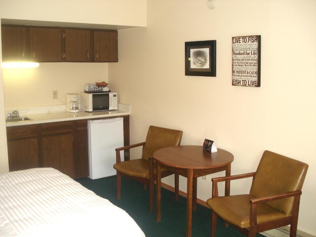 Motel Tyrol Radium Hot Springs Dış mekan fotoğraf
