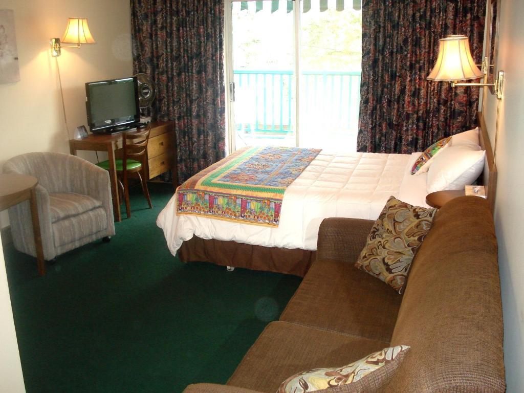 Motel Tyrol Radium Hot Springs Dış mekan fotoğraf