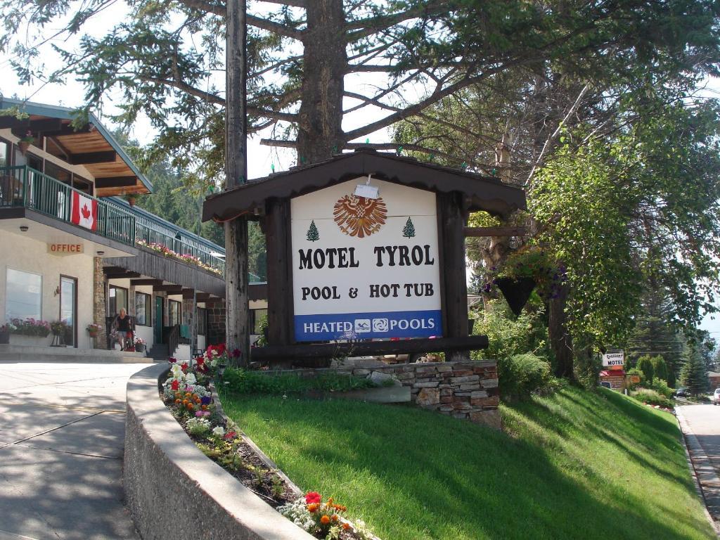 Motel Tyrol Radium Hot Springs Dış mekan fotoğraf
